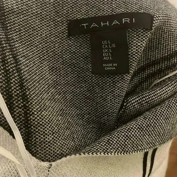 [L]Tahari Long Tunic  Sweater with front Slit - Picture 7 of 8